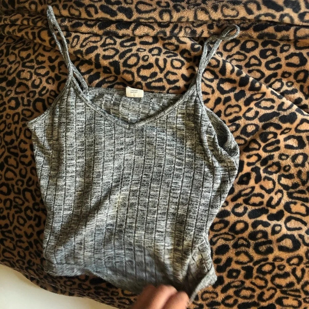 grey tank top M